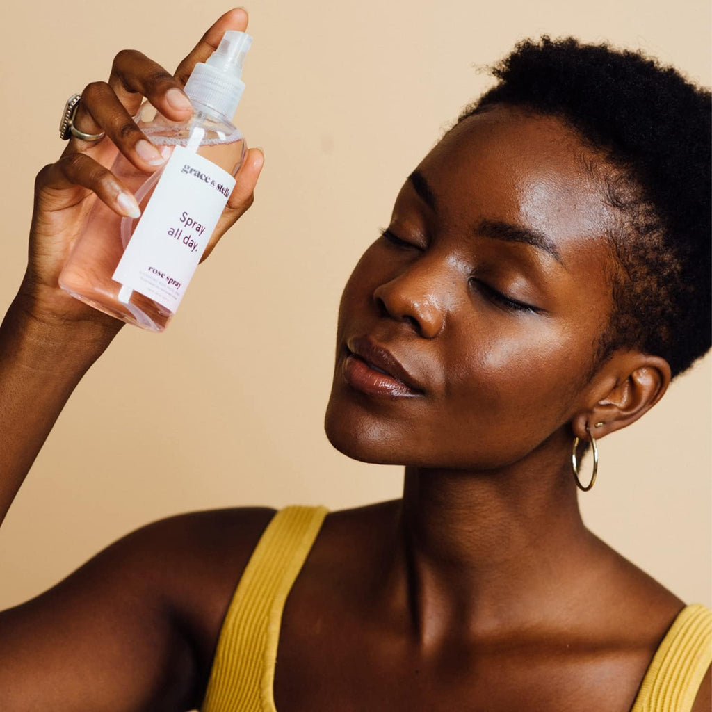 - Spray Eau De Rose Visage Vegan, Lauréat Du Prix D'Excellence Pour La Peau, Parfait Comme Vaporisateur Cheveux, Spray Hydratant Cheveux, Lotion Tonique Visage, Brume Corps (240Ml)