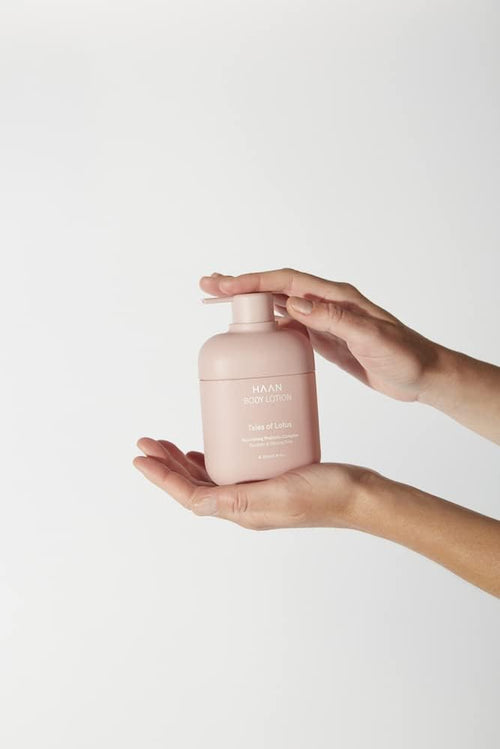 - Lotion Corporelle Hidratante Y Nutritiva, Con 97% Ingredientes Naturales Y Prebióticos. Recargable. Crema Cuerpo Tales of Lotus